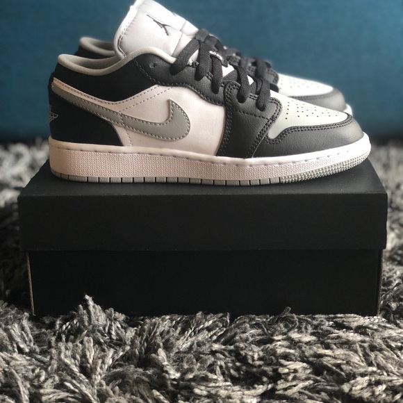 Jordan 1 Low Light Smoke Grey - Picture 2 of 4
